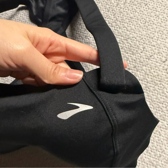 Brooks Women's Juno Sports Bra in Black 30C Active Running Workout EUC - Picture 2 of 4